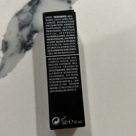 New Armani Luminous Silk concealer shade 10 - Picture 7 of 7